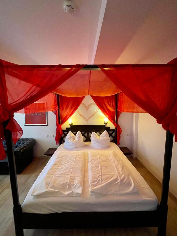 Zur Roemerbruecke Hotel *